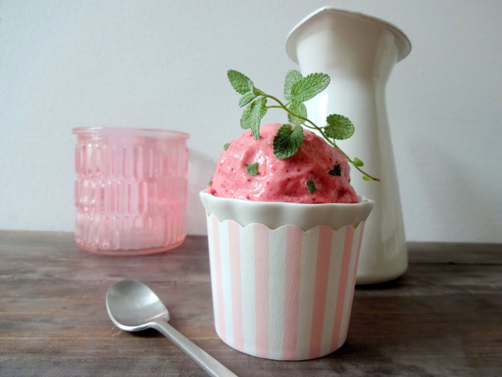 Erdbeer-Minz-Eis vegan 1